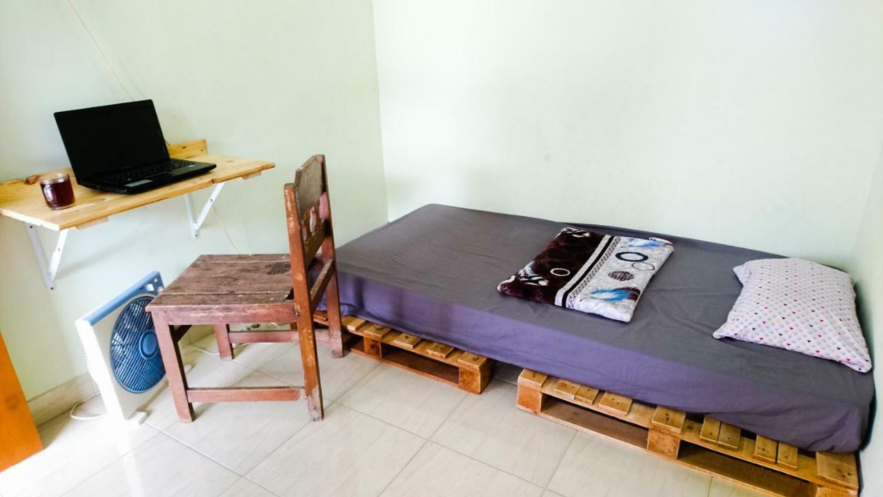 Апартаменты Srikaloka 12 Kostel - For Female And Couple Джокьякарта Экстерьер фото