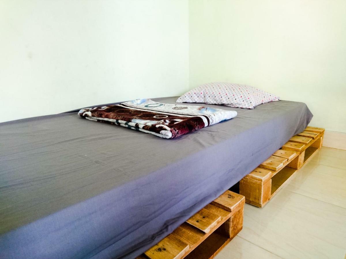 Апартаменты Srikaloka 12 Kostel - For Female And Couple Джокьякарта Экстерьер фото